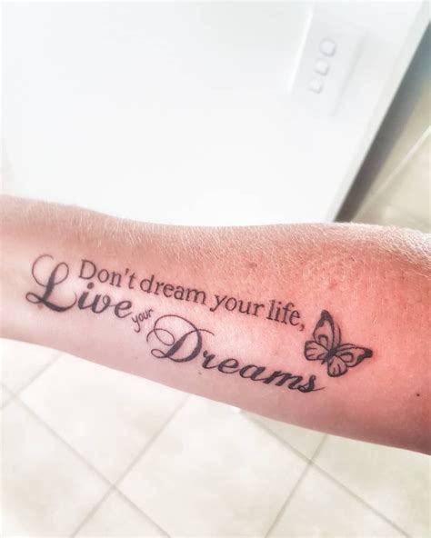 Don't dream your life, Live your Dreams | Küçük dövmeler, Dövme tasarımları, Tattoo life