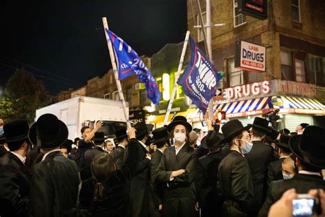 “We Don’t Protest”: Borough Park’s Mask-Burning Orthodox Jewish Demonstrators | The New Yorker