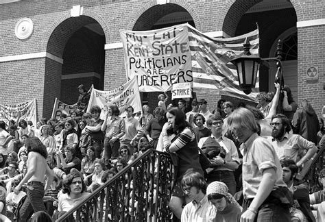 14 Dynamic Photos Of The Kent State Shooting Protest That Show The ...