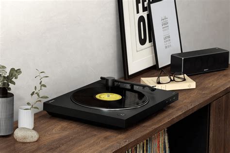 Sony spins up a new Bluetooth turntable