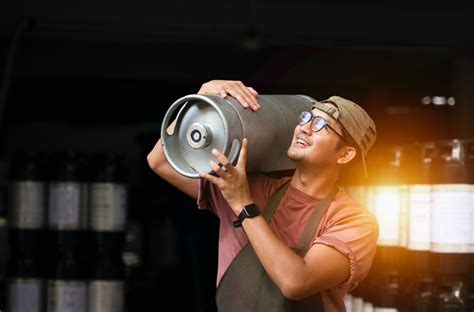 How Much Does a Keg Weigh? Keg Weight Examined - Beer Your Way