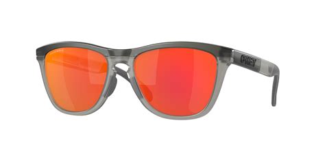 OAKLEY LAUNCHES FROGSKIN RANGE