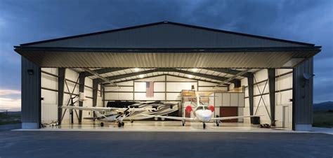 10 Amazing Hangar Homes to Dream Away | Hangar homes, Airplane hanger house, Airplane hangar