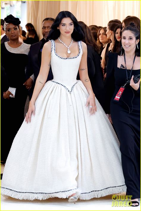 Co-Chair Dua Lipa Arrives in Vintage Chanel at the Met Gala 2023: Photo ...