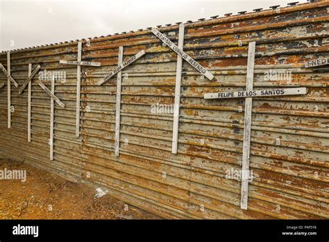 Memorials mark the border fence between Mexico and the USA to ...