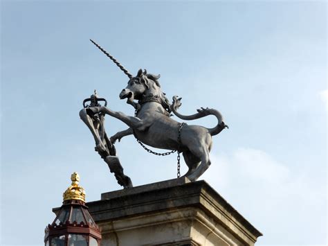 Unicorn | The Unicorn of Scotland on one of the pillars of t… | Flickr