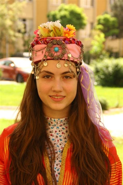 Turkish girl | Arabian women, Beaded headpiece, Folk dance