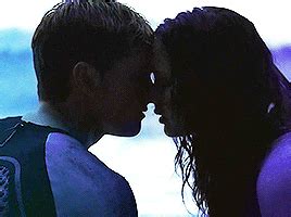 Peeta Mellark And Katniss Everdeen Kiss