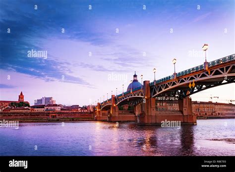 Saint-Pierre road bridge across the Garonne river Stock Photo - Alamy