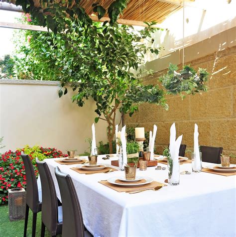 Gorgeous Sukkah Decorations - Jamie Geller