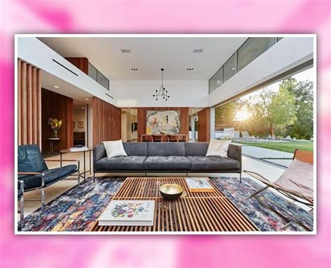 Inside Pics: Priyanka And Nick's 20,000 Sq.Ft House In Los Angeles ...