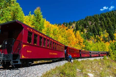 12 Best Fall Foliage Train Rides - Fall Leaf Peeping Train Tours