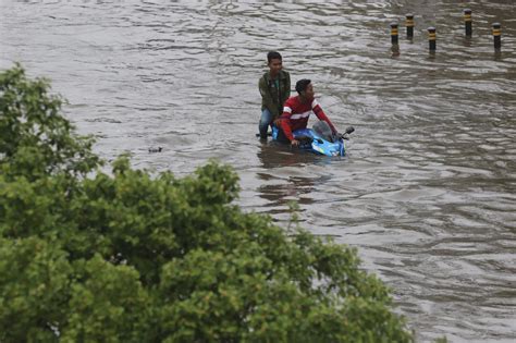 Photo: Massive floods hit Greater Jakarta, Bandung in early 2020 - The ...