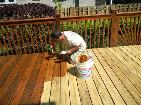 Guide and Tips for Choosing The Right Exterior Paint for Wood