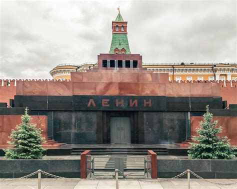 Lenin Mausoleum on Red Square in Moscow 2719906 Stock Photo at Vecteezy