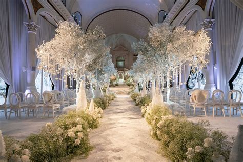 Winter Wonderland: White Fairytale Wedding | Wonderland wedding theme ...