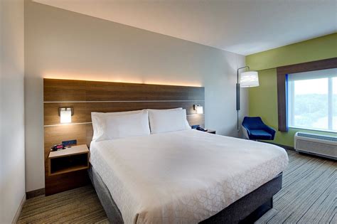 Holiday Inn Express & Suites Nashville-Opryland, an IHG Hotel - UPDATED ...