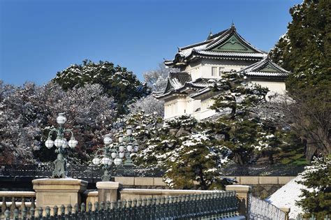 Imperial Palace in the snow | Tokyo imperial palace, Imperial palace ...