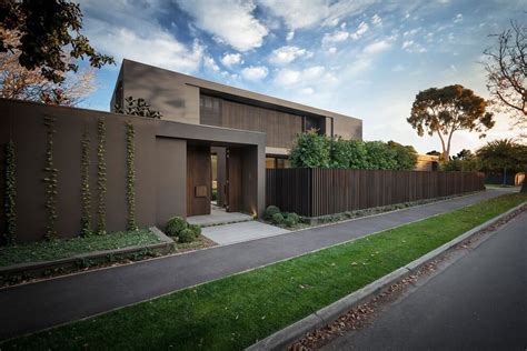 House colors: Amazing modern facade in brown - Architecture Beast