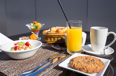 How to Get Free Breakfast at Hotels