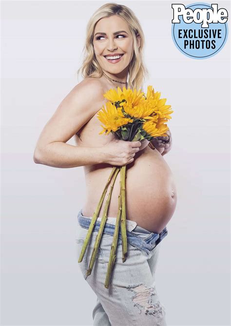 Renee Paquette Shows Off Baby Bump in Maternity Photos