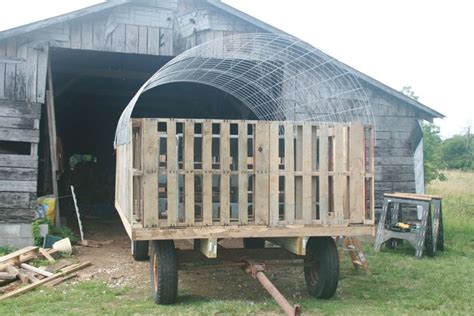 Mobile Hen House | Chickens backyard, Hen house, Chicken coop on wheels