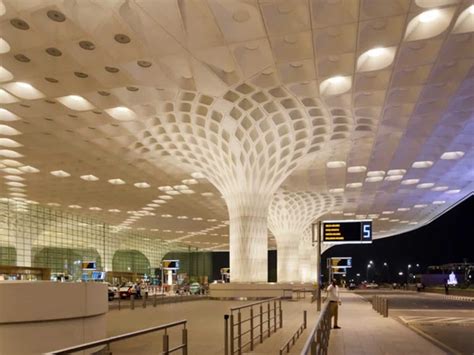 Mumbai airport's big weekend: Over 516,000 passengers, 1,032 air ...