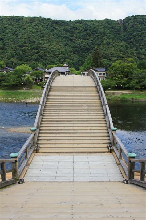 Ponte Storico Di Kintaikyo In Iwakuni, Giappone Fotografia Stock - Immagine di bagnato ...