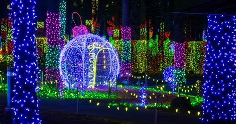 Visiting Christmas in the Garden in Silverton Oregon - Thrifty NW Family