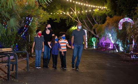 September 2020 - Phoenix Zoo Zoolights - Arizona Parenting Magazine