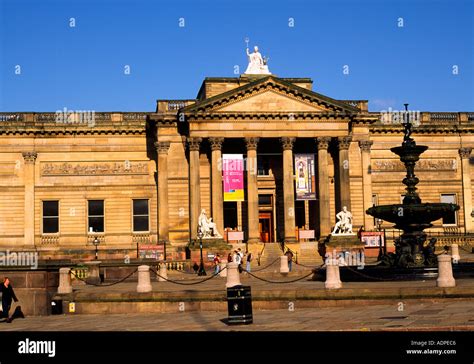 The Walker Art Gallery Liverpool Stock Photo - Alamy