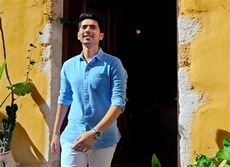 Ghar Se Nikalte Hi out now: Armaan Malik brings the best Bollywood ...