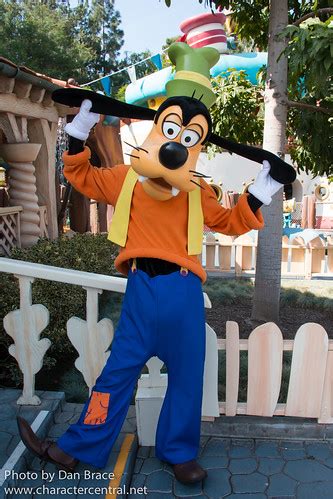 Goofy at Disney Character Central