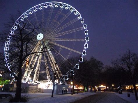 Nath & Mich Travel the World: Snow, Winter Wonderland & Ice Skating