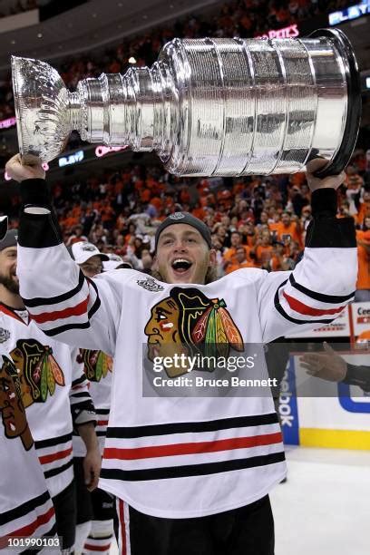 Patrick Kane Stanley Cup Photos and Premium High Res Pictures - Getty ...