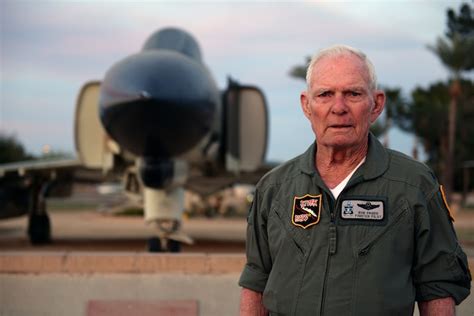 Legendary pilot inspires new generation of air warriors > Luke Air Force Base > Article Display