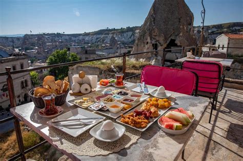 15 Best Hotels in Cappadocia with a View of the Balloons