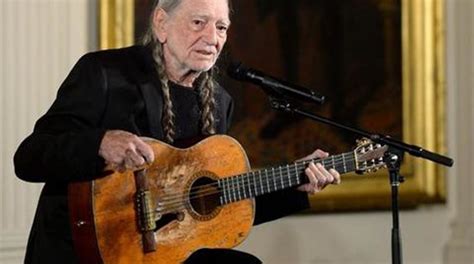 Willie Nelson smoked a joint in the White House | protothemanews.com