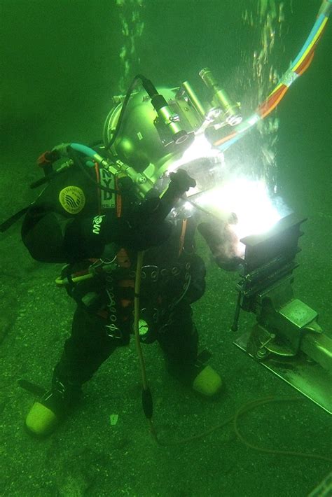 NYD - Wet welder training.... | Underwater welding, Underwater welding ...