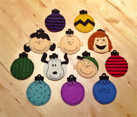 Embroidered felt Peanuts ornaments -- inspired by a great tutorial at alittlegray.blogspot.com ...