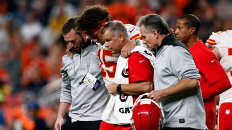 Patrick Mahomes injury: Chiefs QB expected out at least three weeks ...