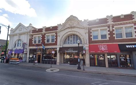 An Abandoned Theater Turned Chicago's Biggest Thrift Shop Exists Right ...