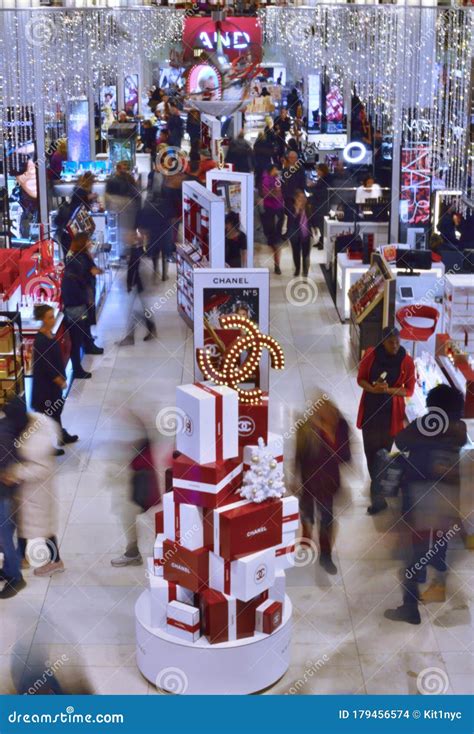 NYC Macys Herald Square Busy Shopping Floor People Buying Gifts ...