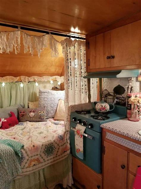 44 Vintage Camper Decor Transformed Into A Cozy Place (19) - Possible Decor | Vintage camper ...