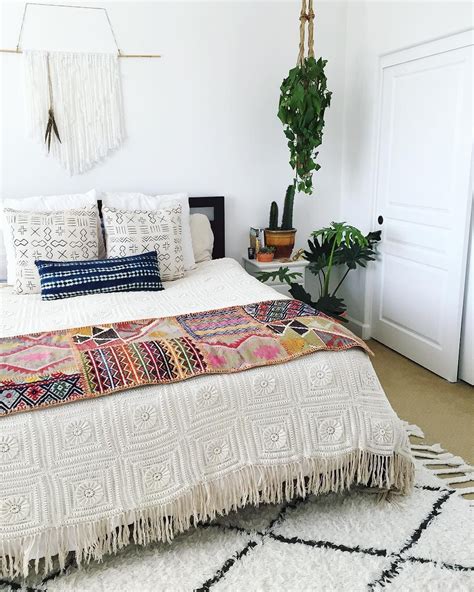 15 Bohemian Bedroom Ideas on a Budget (Boho Style)