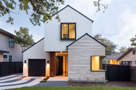 Palma Plaza Spec in Texas: A Modern Home with Peaked Roof | Home Design ...