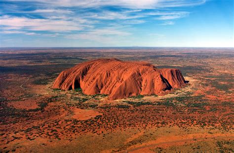 File:Uluru, helicopter view, cropped.jpg - Wikimedia Commons