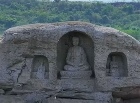 River in China Dries Up, Revealing 600-Year-Old Buddhist Statues