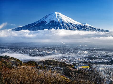 「待望の美しい雪化粧の富士山」 郷土愛あふれるカメラマンの1枚に反響 – grape [グレイプ]