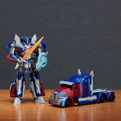 Transformers: The Last Knight Premier Edition Voyager Class Optimus ...